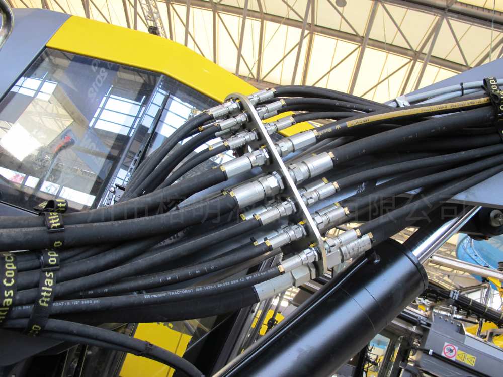 广东广州哪里有压挖机液压油管的(液压油管价格是多少钱一米) 广东广州哪里有压挖机液压油管的(液压油管价格是多少钱一米)